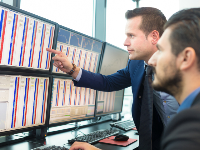 počítač, muž, technológie, analýza, analyzik, graf, investícia