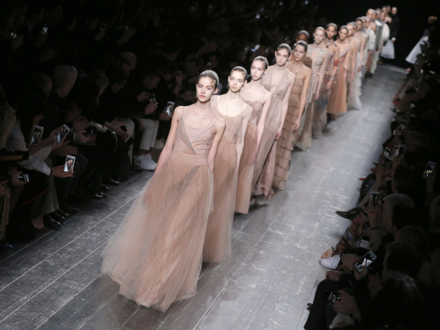 Valentino - jeseň-zima 2016 - Paríž