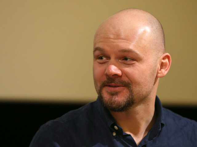 Režisér Michal Kollár počas slovenskej premiéry filmu Červený kapitán.