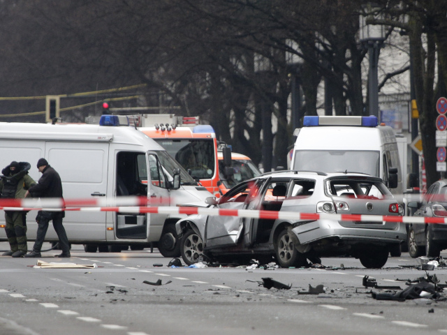 berlín, nemecko, explózia, výbuch, auto,
