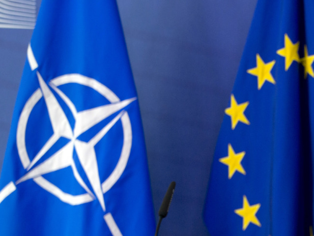 NATO, EÚ, vlajka