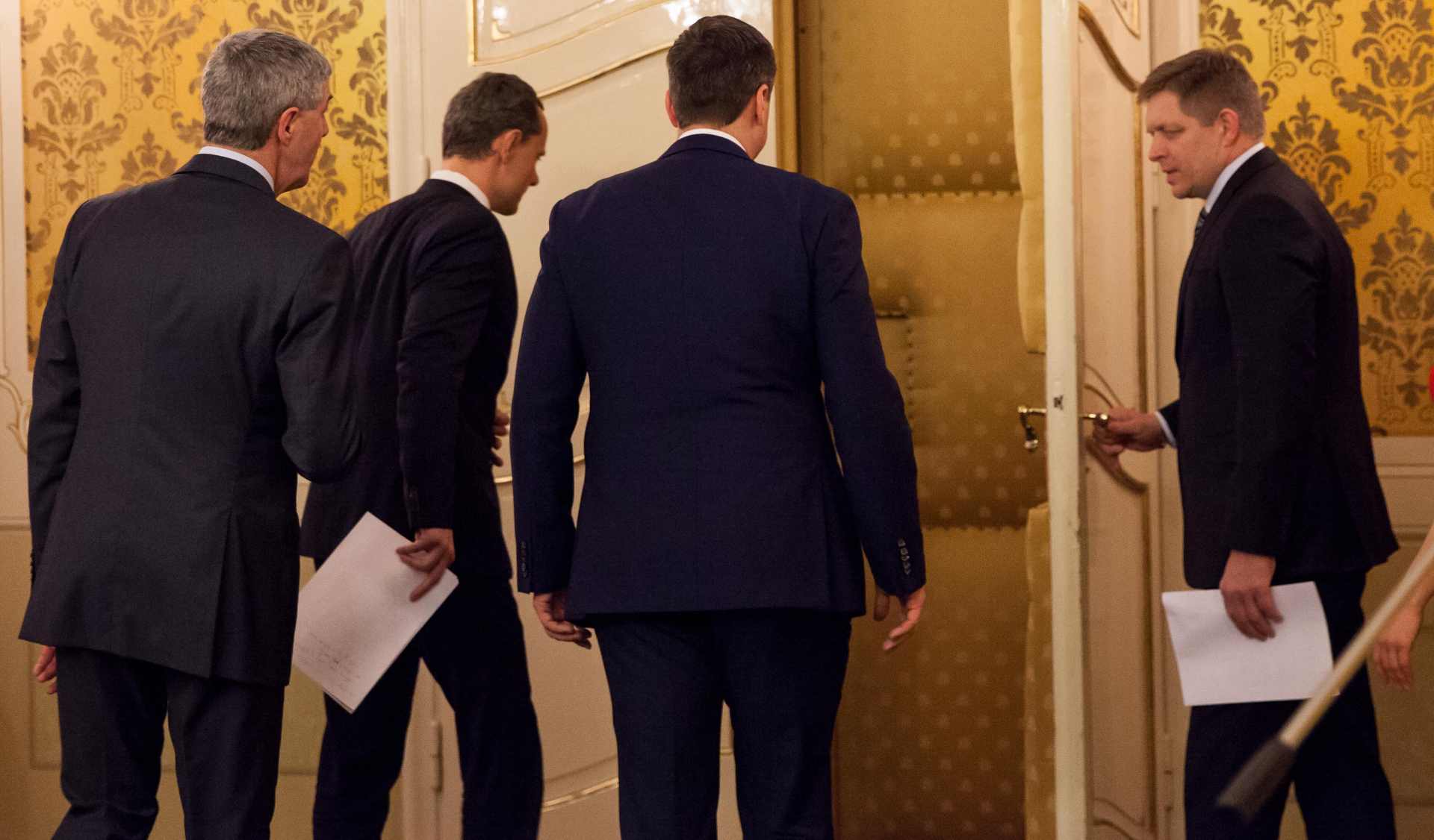 Robert Fico otvára dvere svojim partnerom v rozhovoroch o vytvorení budúcej vlády, aby pokračovali v ďalšom rokovaní o konkrétnej podobe koalície.