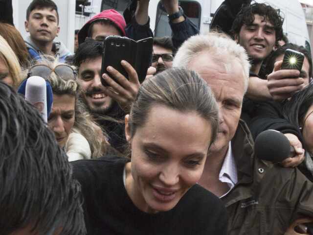 Angelina Jolie, Pireus