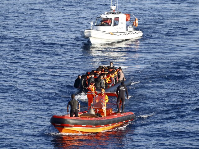 Egejské more, migranti, utečenci, pobrežná stráž