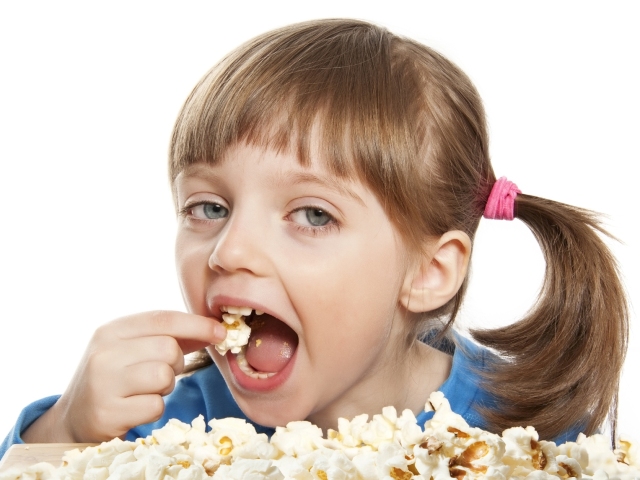 dieťa, popcorn, soľ