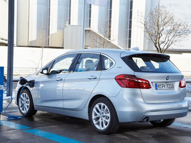BMW 225xe Active Tourer - 2016