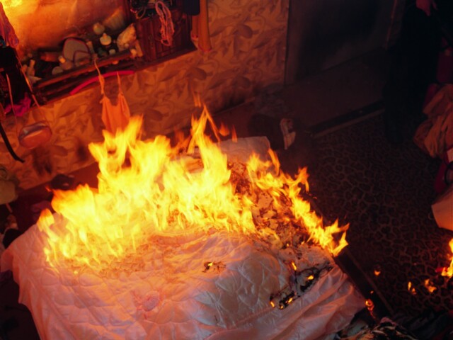 Burn, oheň, posteľ