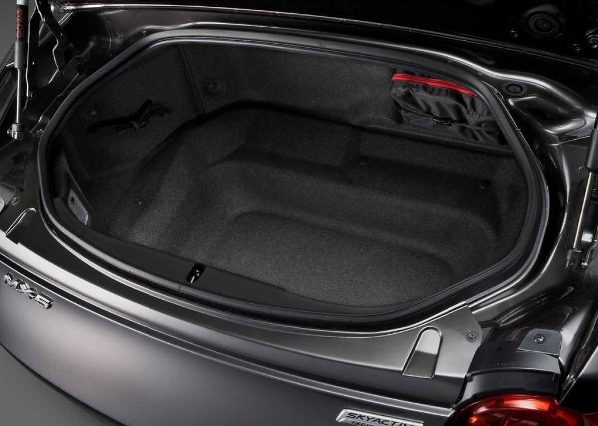 Mazda-MX-5 RF 2017 1024x768 wallpaper 15