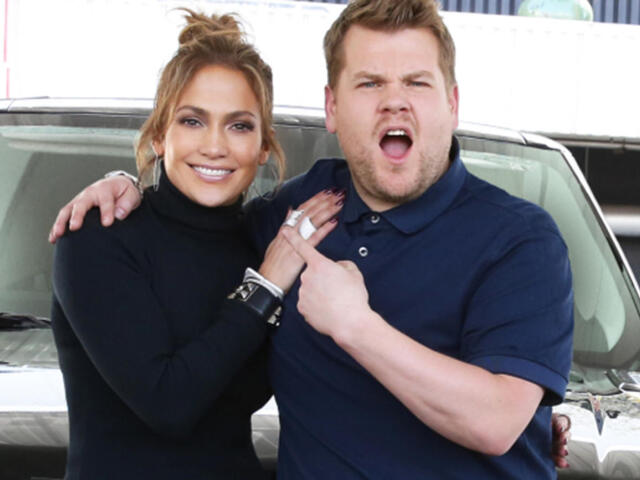 Speváčka Jennifer Lopez a moderátor James Corden. 