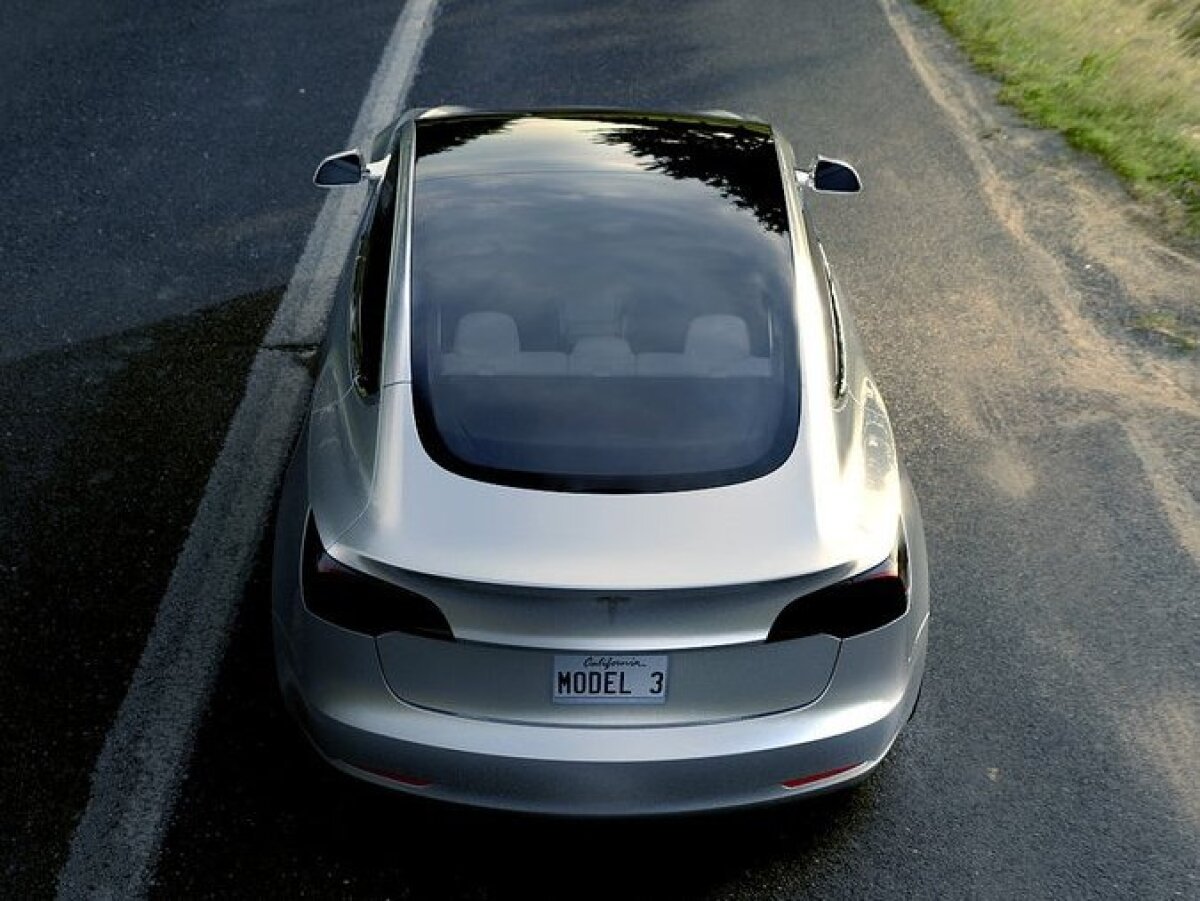 Tesla Model 3 - 2017