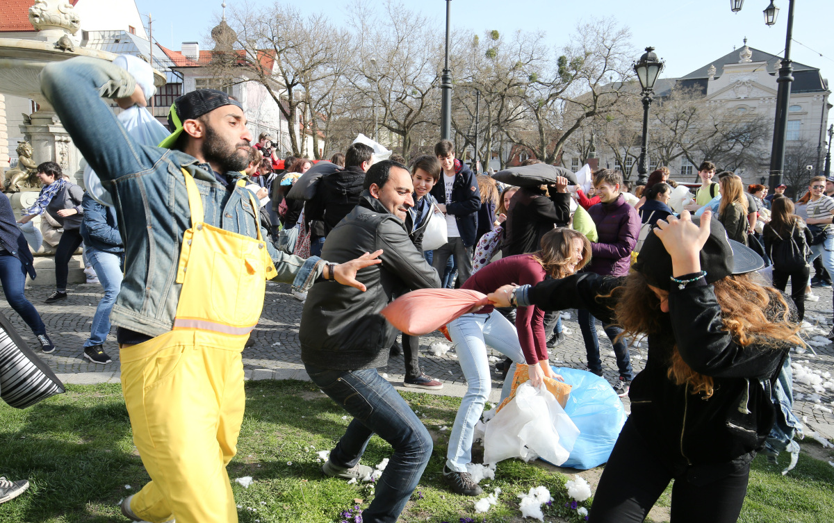 Bratislava pillow fight day, vankúšová bitka
