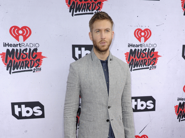 Dídžej Calvin Harris.