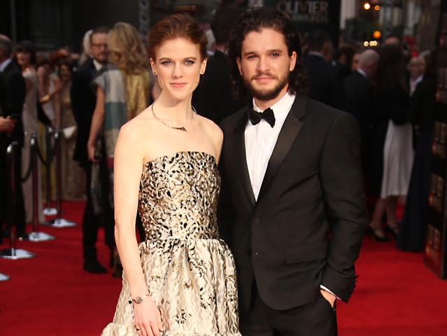 Herečka Rose Leslie a jej kolega a partner Kit Harrington.
