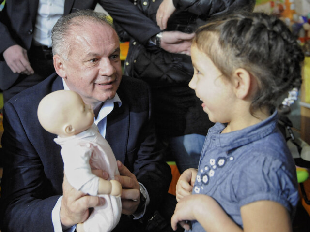 Andrej Kiska, škôlka, Luník IX, škôlkarka, dievčatko, rómovia