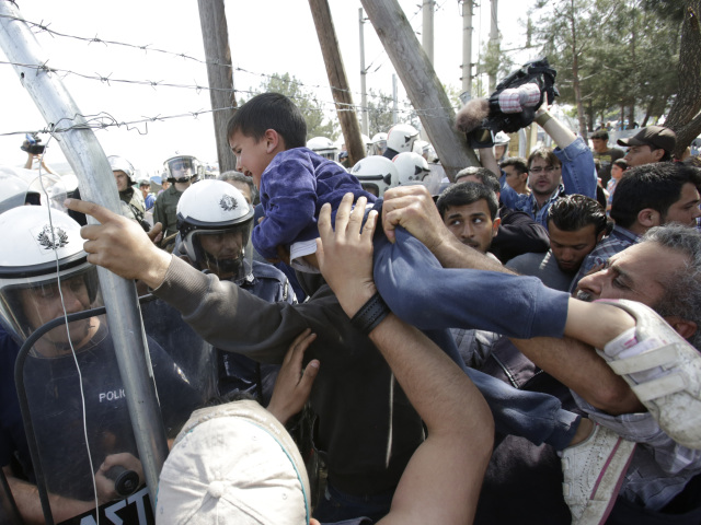 Idomeni, Grécko, migranti, utečenci, policajti