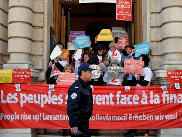 protest, paríž, daňové raje
