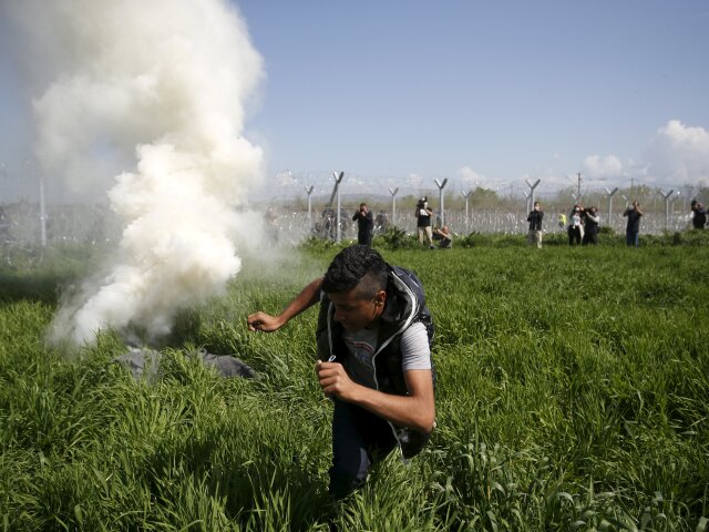Idomeni, slzný plyn, hranice