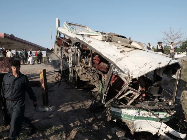 Afganistan, samovražedný útok, Kábul, autobus