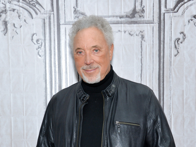 Spevák Tom Jones na archívnom zábere.