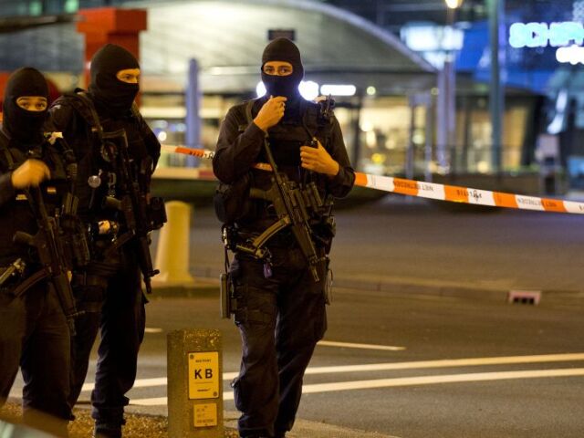 Schiphol, Amsterdam, polícia