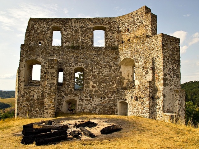 Hrad, Dobrá Niva
