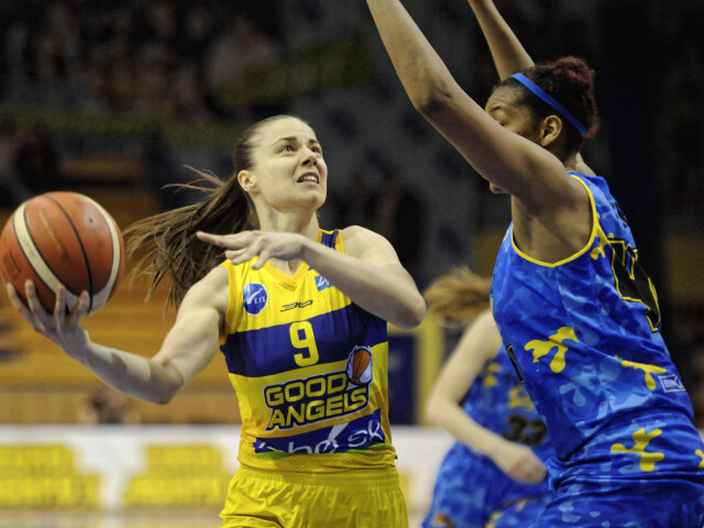 Barbora Bálintová, Nadia Parker