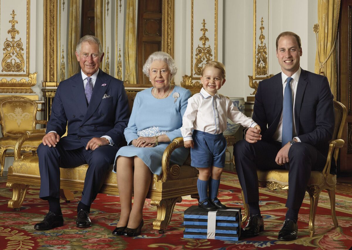 2015, Británia, kráľovská rodna, kráľovná Alžbeta, princ Charles, princ William, vojvodkyňa Kate