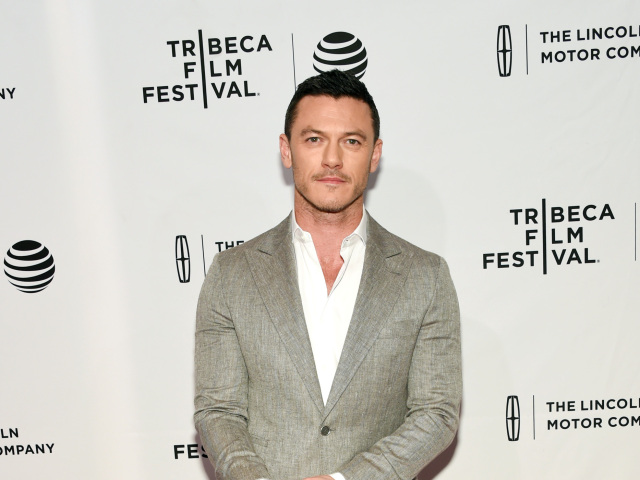 Herec Luke Evans.