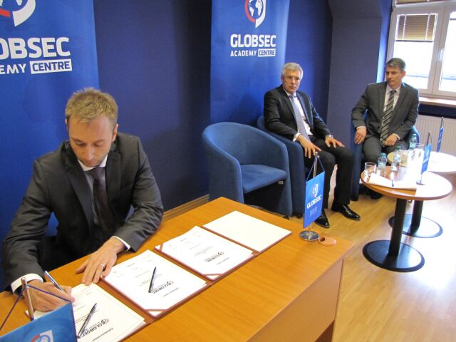 GLOBSEC Academy centre, Vass, Korčok, Terem