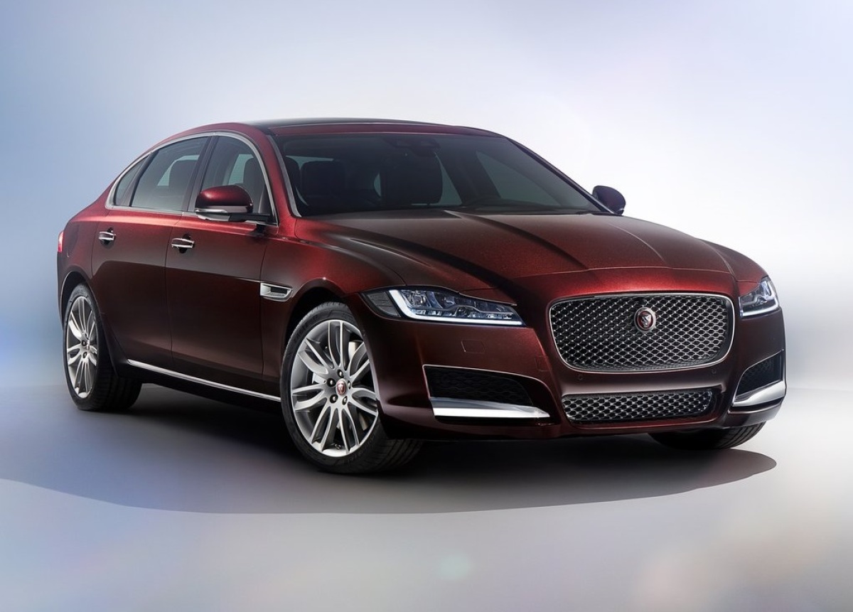 Jaguar-XFL-2017-1024-01
