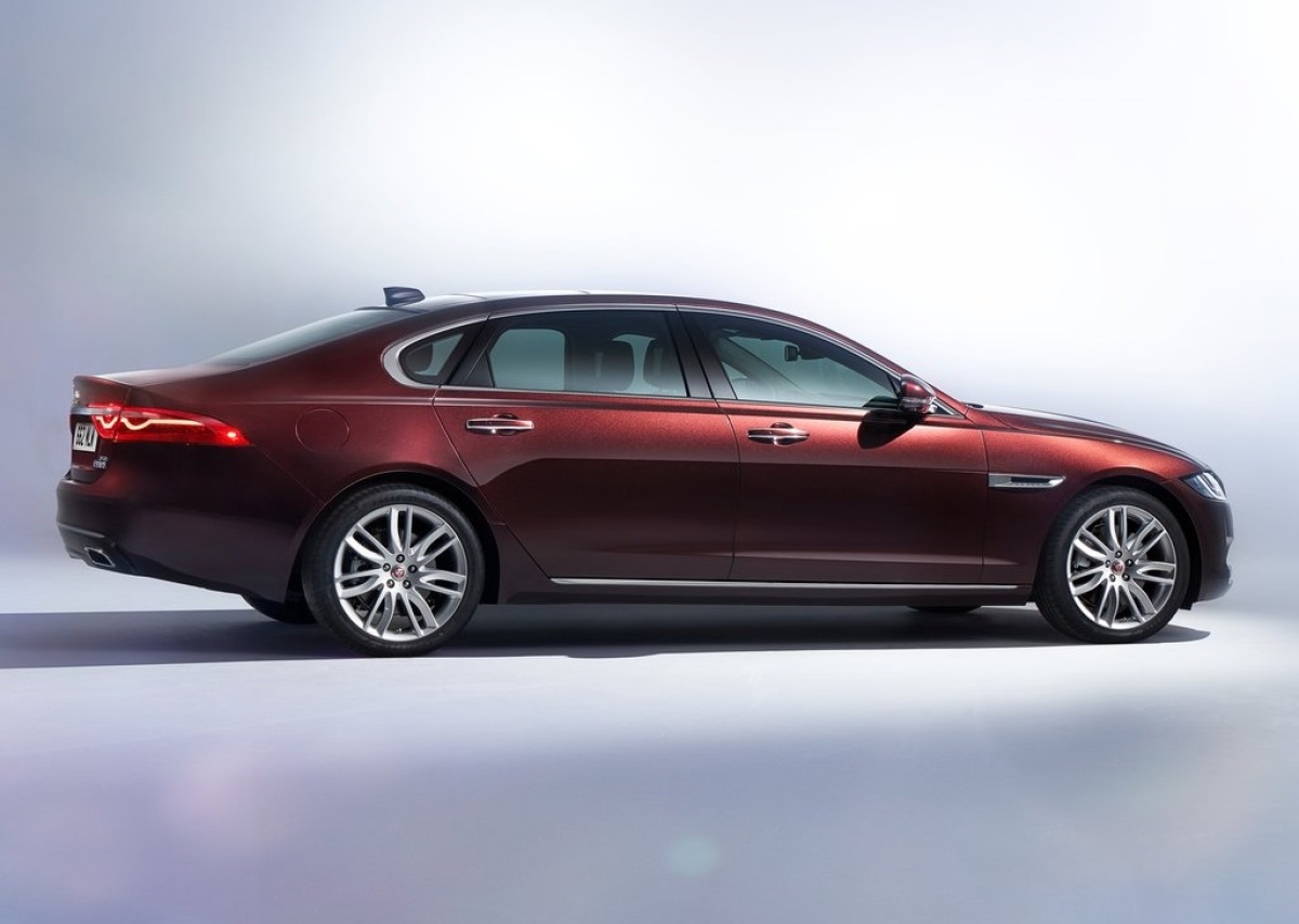 Jaguar-XFL-2017-1024-03