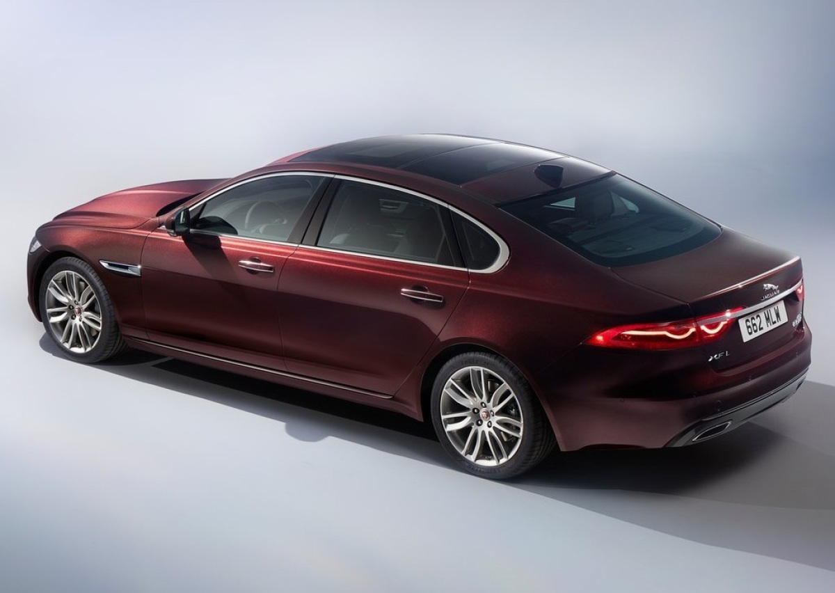 Jaguar-XFL-2017-1024-04