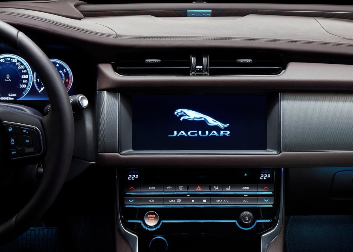 Jaguar-XFL-2017-1024-0b