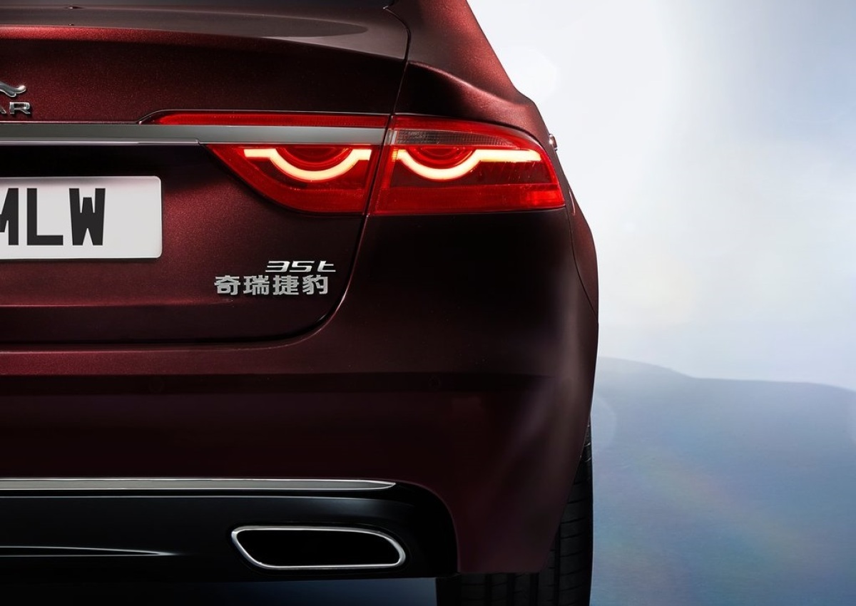 Jaguar-XFL-2017-1024-0e