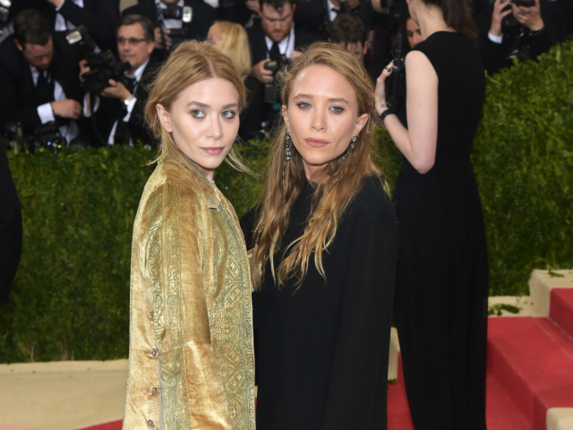 Sestry a dizajnérky značky The Row Ashley Olsen (vľavo) a Mary-Kate Olsen.