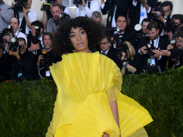 Solange Knowles zvolila netradičnú kreáciu. 