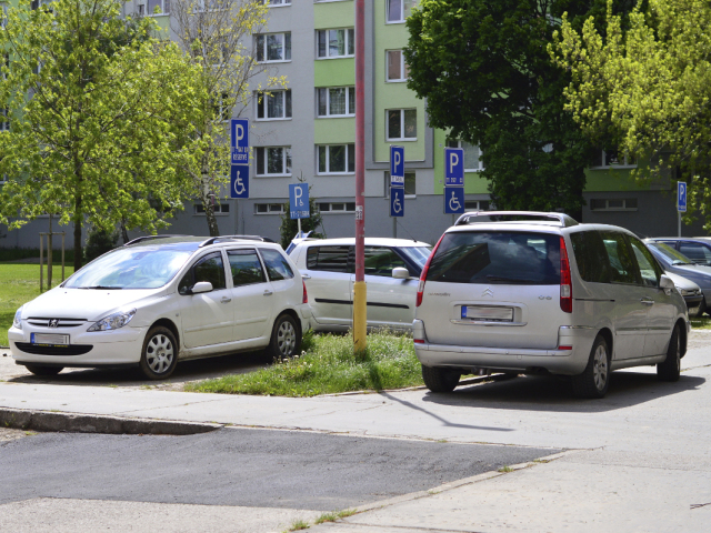 auto, parkovanie, Trnava, parkovacie miesto
