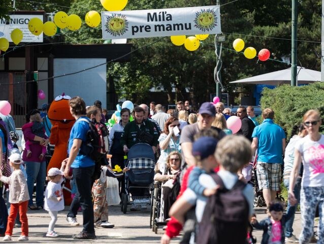 Míľa pre mamu, mamy, kočík, mama