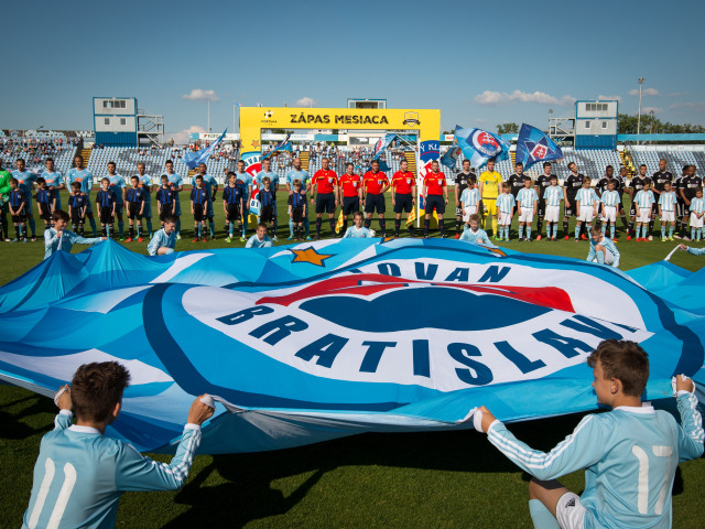 Slovan Bratislava, AS Trenčín