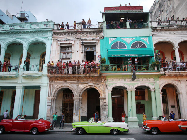 Kuba, Havana, autá, dom,