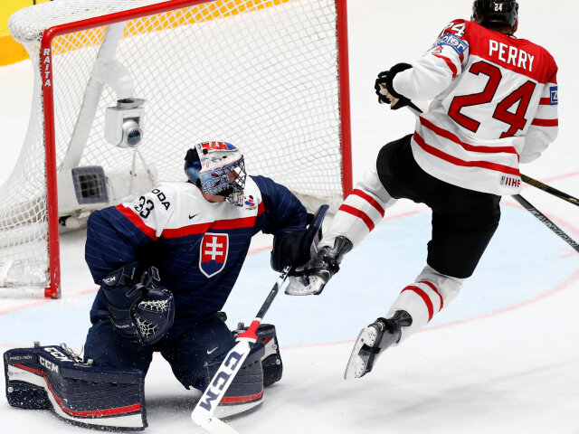 Július Hudáček, Corey Perry