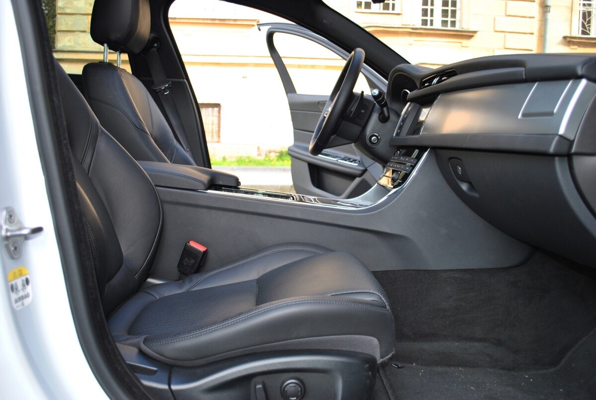 Jaguar XF 20d