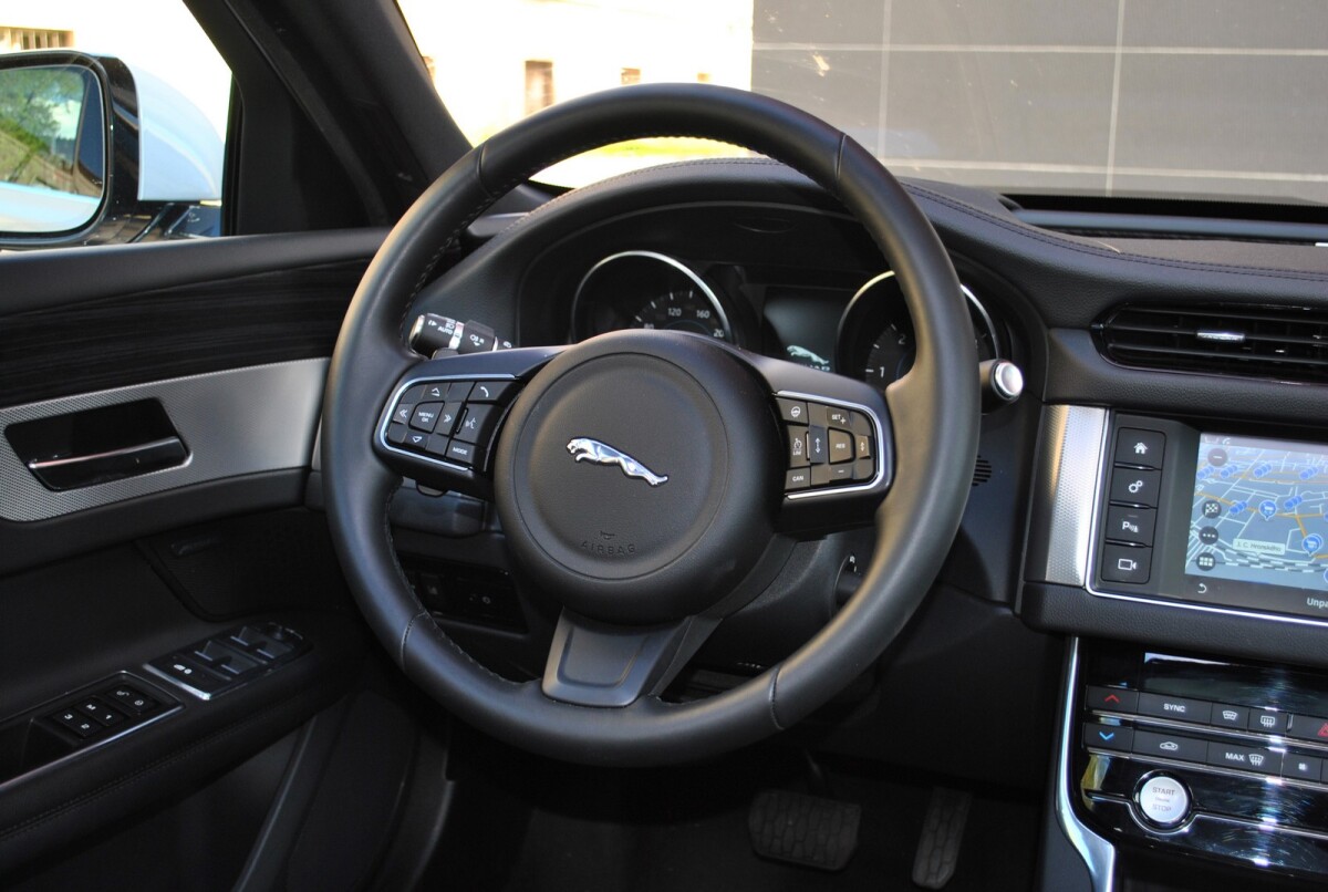 Jaguar XF 20d