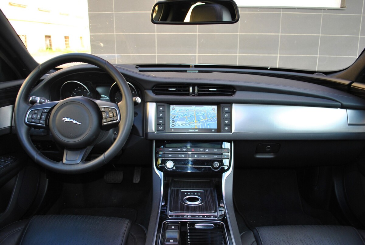 Jaguar XF 20d