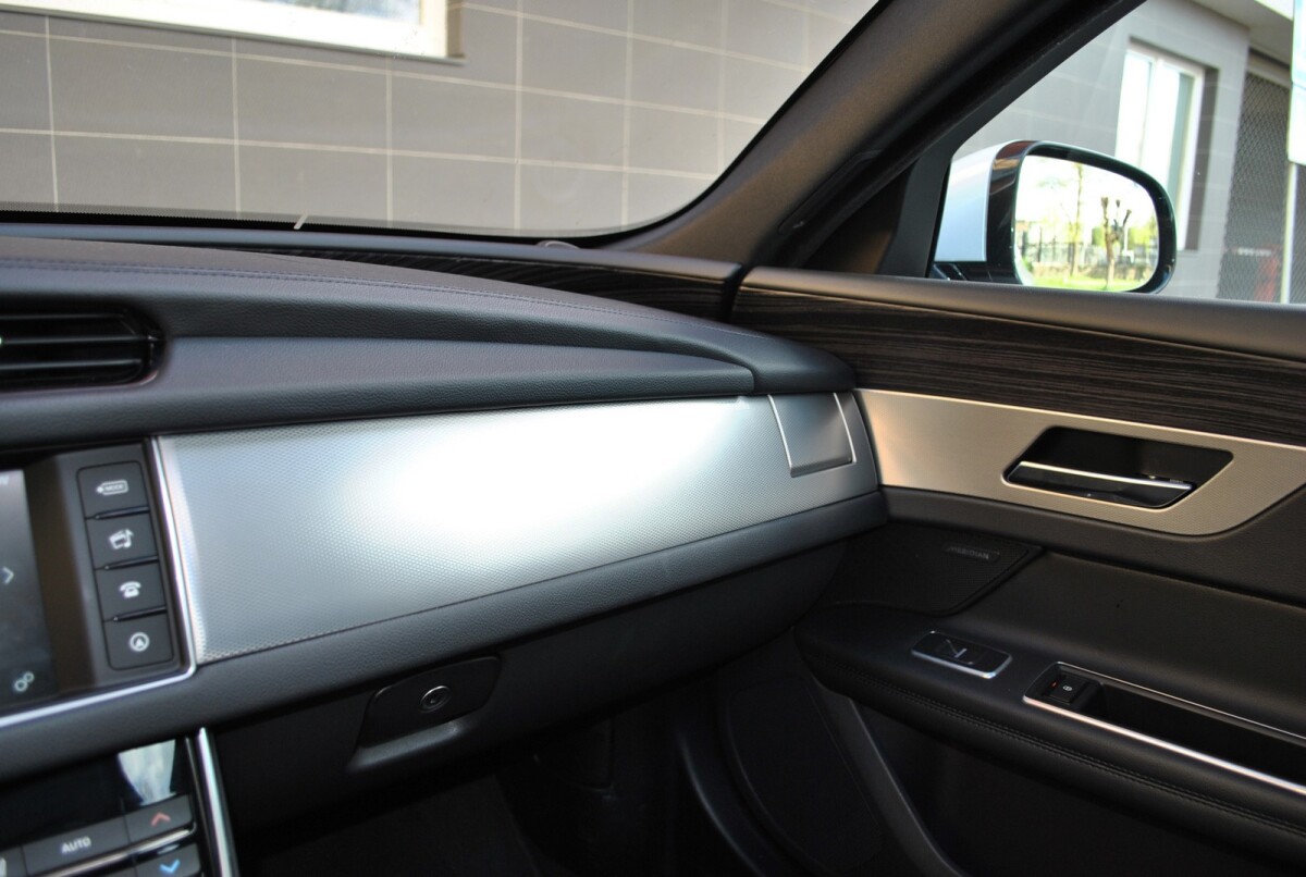 Jaguar XF 20d