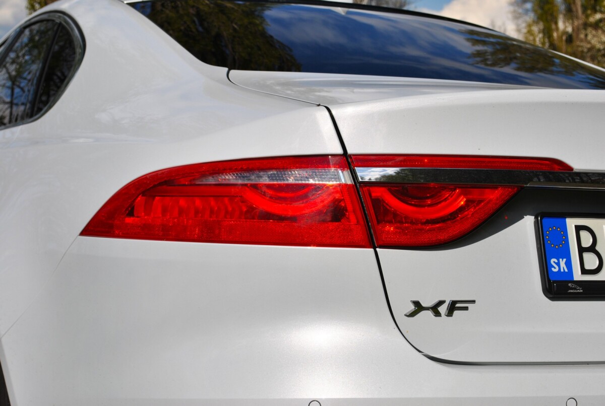Jaguar XF 20d