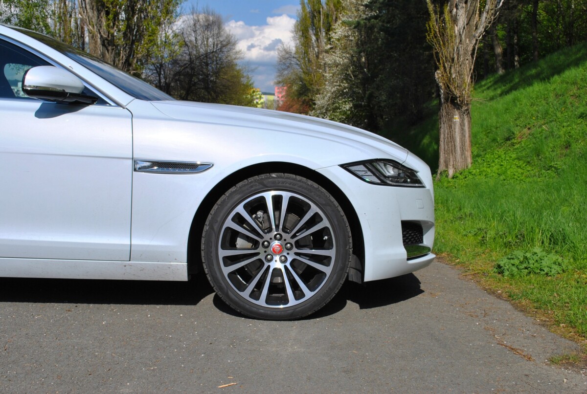 Jaguar XF 20d