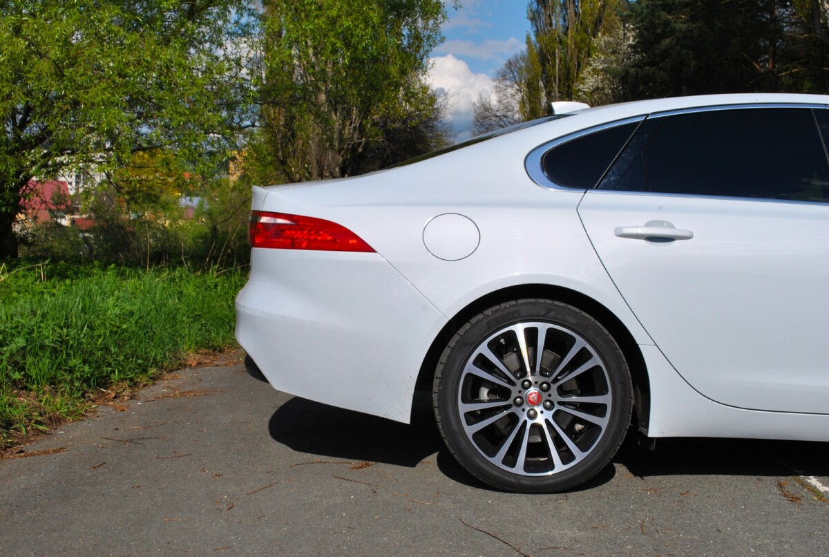 Jaguar XF 20d