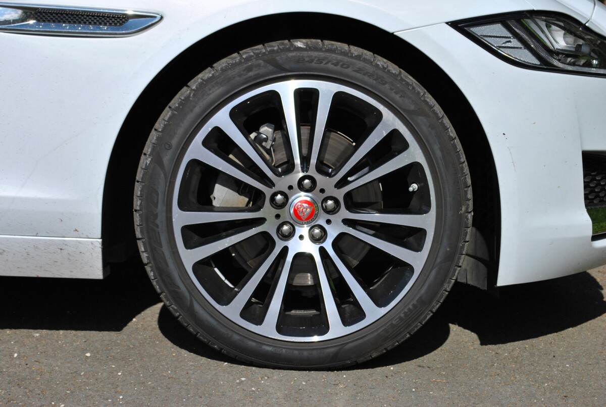 Jaguar XF 20d