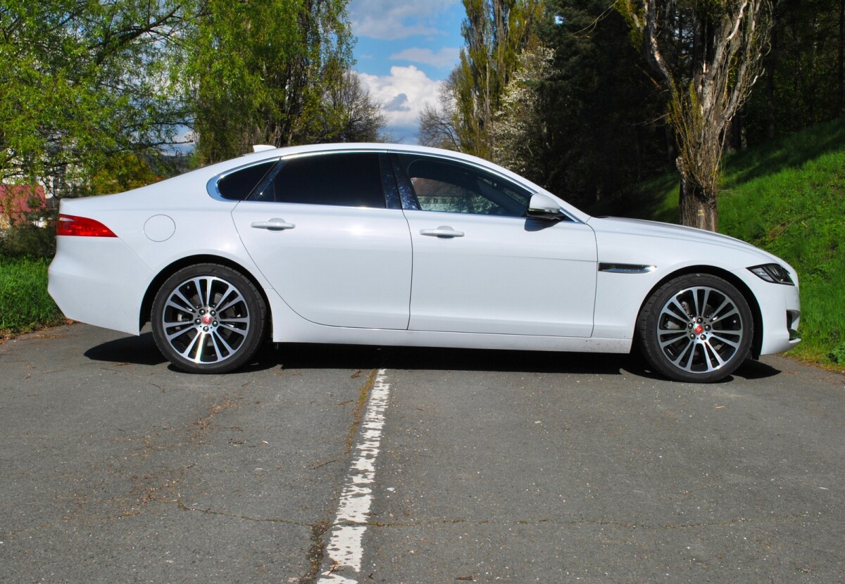 Jaguar XF 20d